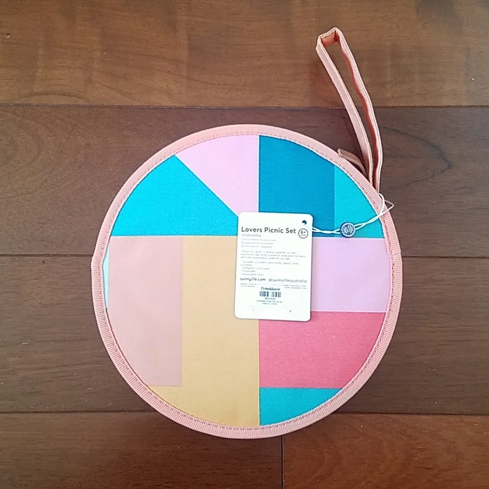 NWT Crate&Barrel Sunny Life Lovers Picnic Set. OS.